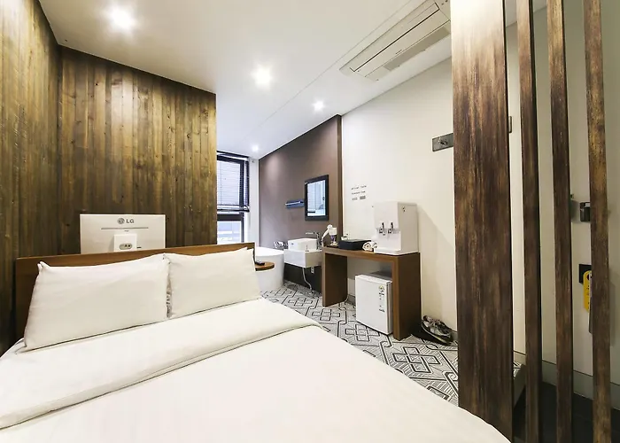 Jerry's Planet Hotel